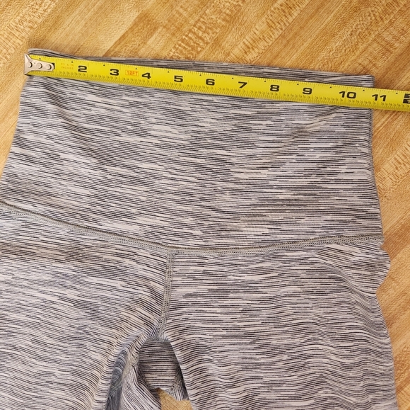 LULULEMON Wunder Under Crop Roll Down Mesh Wee, size 4 - Picture 5 of 8